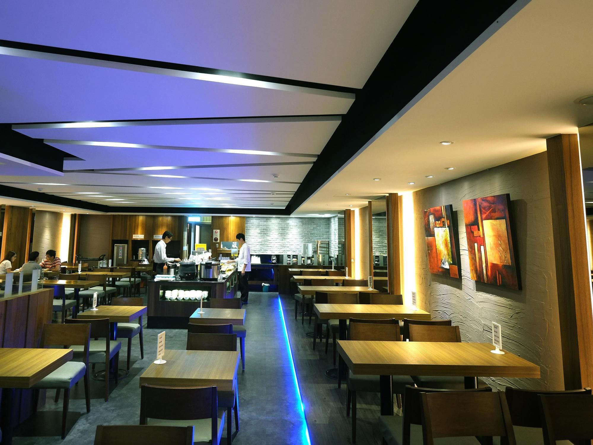 Golden Stone Hotel Kaohsiung Exterior photo